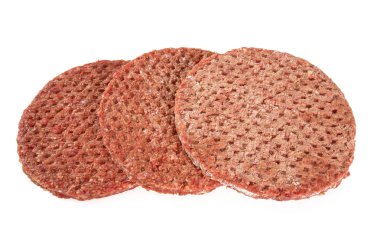 Beyaz arka plan üzerinde izole taze çiğ hamburger köftesi