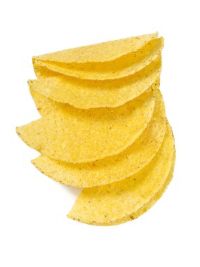 Beyaz arka plan üzerinde izole lezzetli taco kabukları yakından görmek