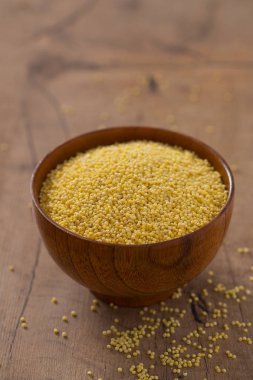 millert ahşap yüzey üzerinde