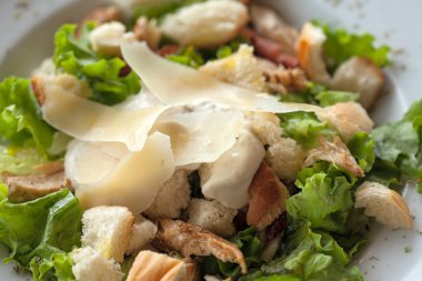 Masada tavuklu salata.