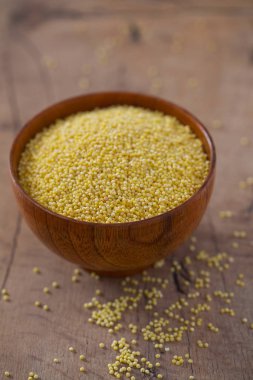 millert ahşap yüzey üzerinde