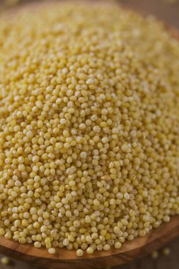 millert ahşap yüzey üzerinde