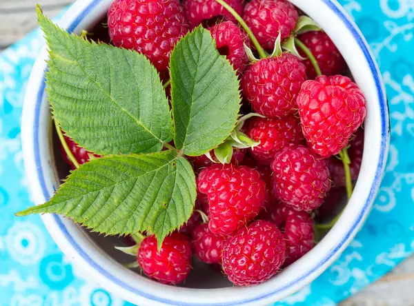 Framboise Dans Fond Mur Bol Fermer — Photo