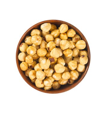 kavrulmuş fındık beyaz arka plan üzerinde izole yakından görmek