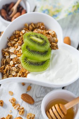 sağlıklı kahvaltı granola Ahşap yüzeyi ile