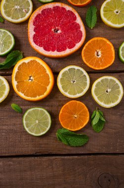 cutrus ahşap yüzey dilimleri meyve