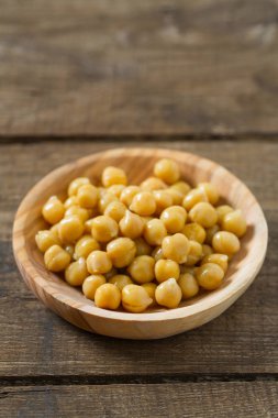 Nohut ahşap yüzey üzerinde plaka