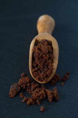 ahşap yüzey üzerinde sağlıklı pekmez şeker