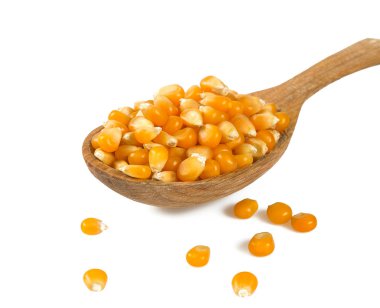 tahta kaşık kurutulmuş Mısır beyaz arka plan üzerinde izole