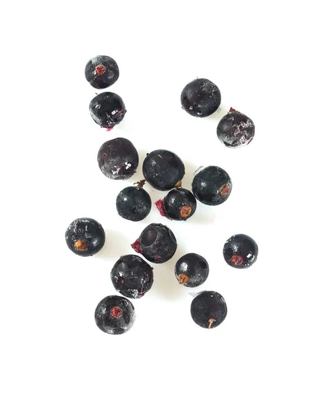 Beyaz Arka Plan Üzerinde Izole Sağlıklı Donmuş Blackcurrants — Stok fotoğraf