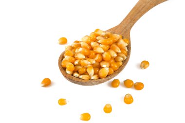 tahta kaşık kurutulmuş Mısır beyaz arka plan üzerinde izole