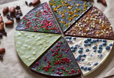 ahşap yüzey üzerinde tatlı çikolata pizza