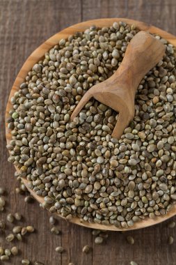 bir kase içinde kenevir tohumu 