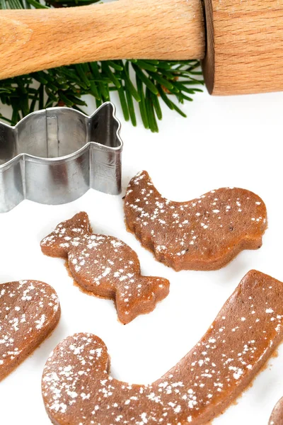 Koken Van Peperkoek Cookies Geïsoleerd Wit — Stockfoto