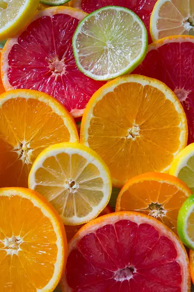Bovenaanzicht Van Citrusvruchten Segmenten Turquoise Houten Achtergrond — Stockfoto