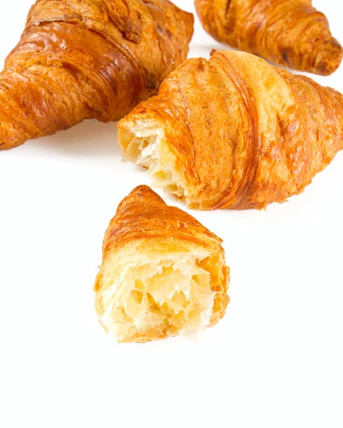 Čerstvé Chutné Croissanty Izolované Bílém Pozadí — Stock fotografie