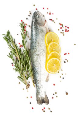 Nehir alabalığı beyaz arkaplanda izole edilmiş