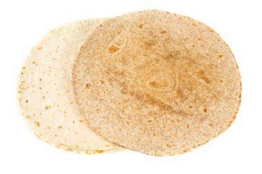 beyaz izole düz ve kepekli buğday ekmeği