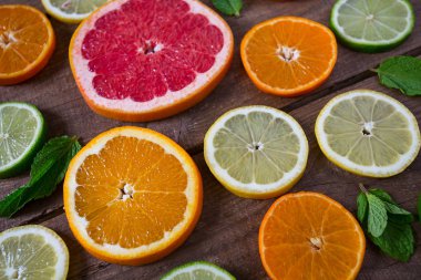 cutrus ahşap yüzey dilimleri meyve