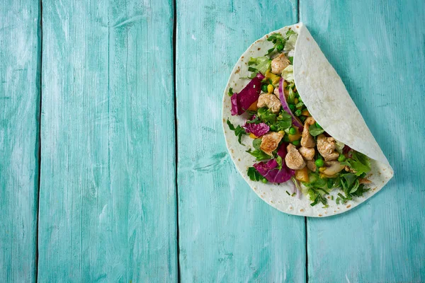 Envoltura Tradicional Mexicana Tortilla Pollo —  Fotos de Stock