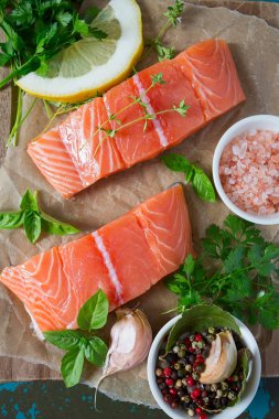 Turkuaz yüzeyi lezzetli sağlıklı somon