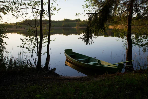 Fishing Boat Calm Lake Water — Stock Photo, Image