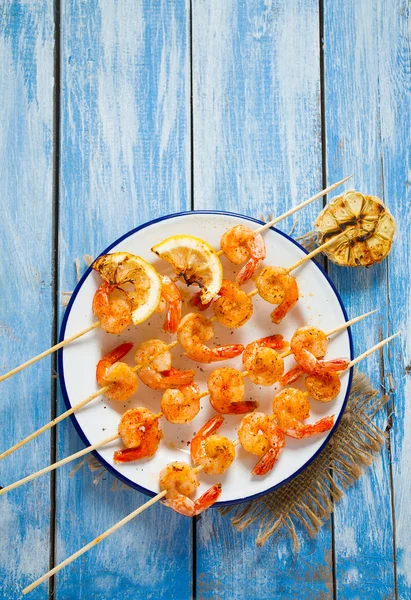 Grilled Shrimp Skewers Wooden Surface — Stock Photo, Image