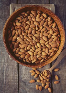 badem ahşap yüzeye yakın çekim