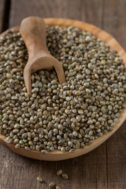 bir kase içinde kenevir tohumu 