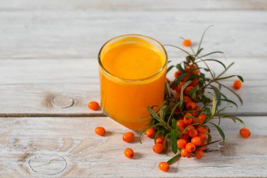 Deniz cehri çay ahşap yüzey üzerinde