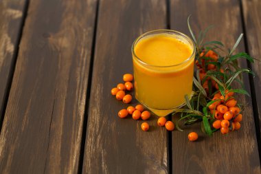 Deniz cehri çay ahşap yüzey üzerinde