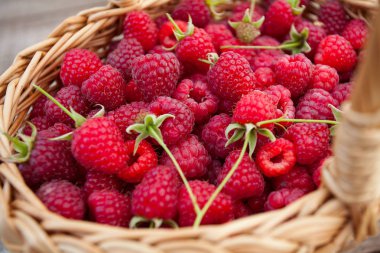 Sepette taze ahududu