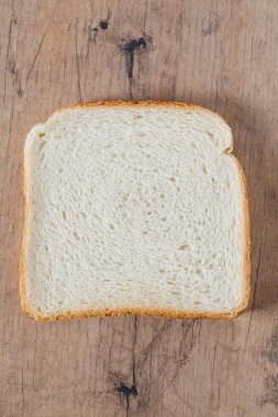 ahşap yüzey üzerinde beyaz ekmek