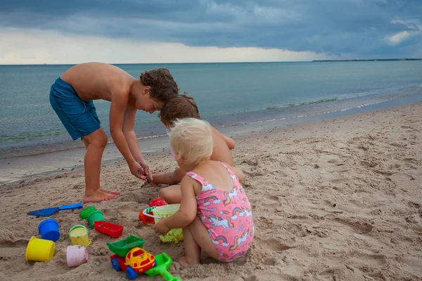 Plajda Oynayan Çocuklar — Stok fotoğraf