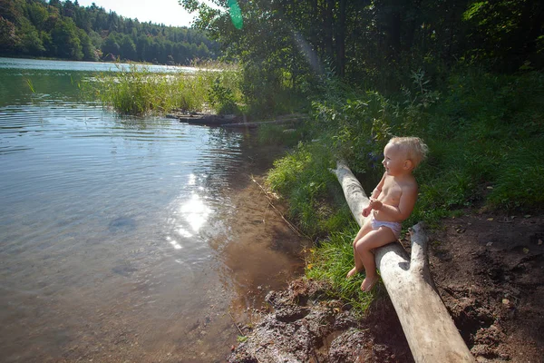 Cute Girl Lake — Stock Photo, Image