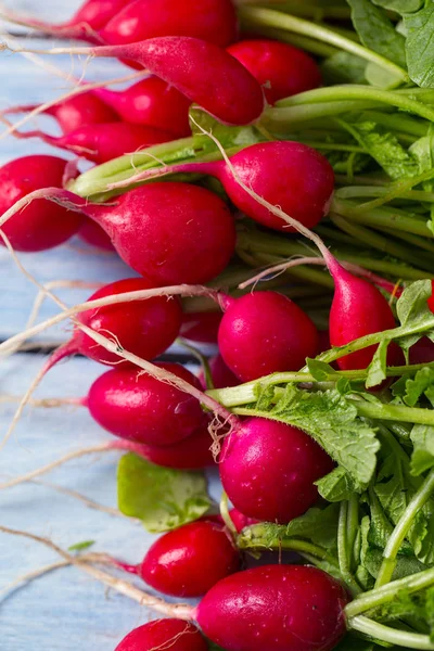 Färska Rädisor Träytan — Stockfoto