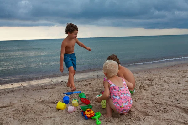 Plajda Oynayan Çocuklar — Stok fotoğraf