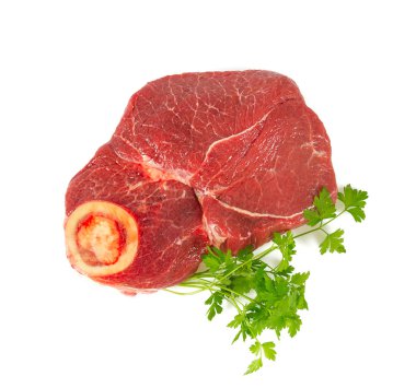 Beyaz arka plan üzerinde izole taze çiğ biftek