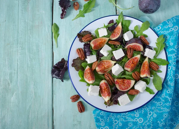 Figos Feta Rucola Salada Nozes Nozes — Fotografia de Stock