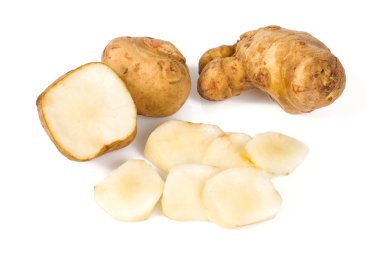 Kudüs enginarı beyaz üzerine izole edilmiş.