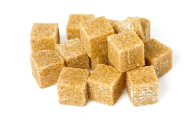 beyaz izole kahverengi şeker cubes