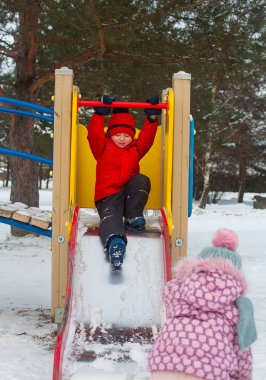 bir kış gününde şirin kardeşleri