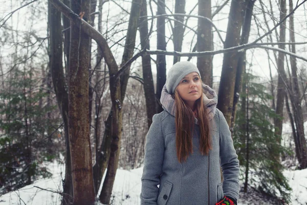 Красивая Девушка Зимой — стоковое фото