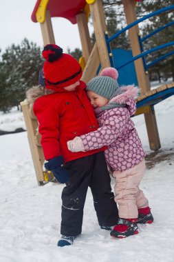 bir kış gününde şirin kardeşleri