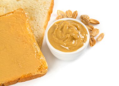 Fıstık ezmesi üzerine beyaz izole