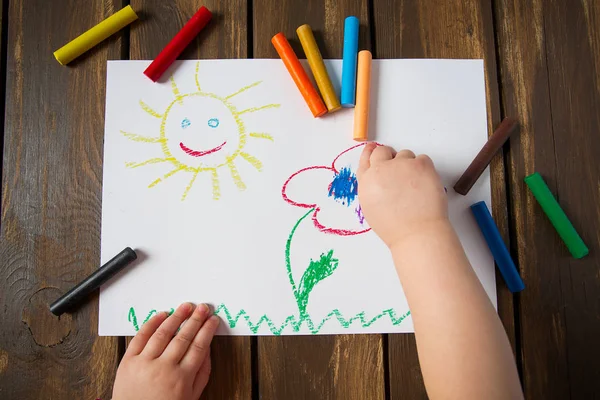 Dessin Enfant Sur Table Bois — Photo