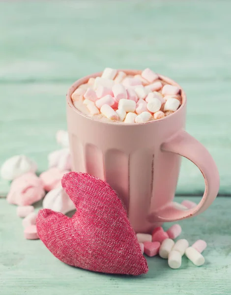 Ζεστή Σοκολάτα Marshmallows Και Μια Καρδιά — Φωτογραφία Αρχείου