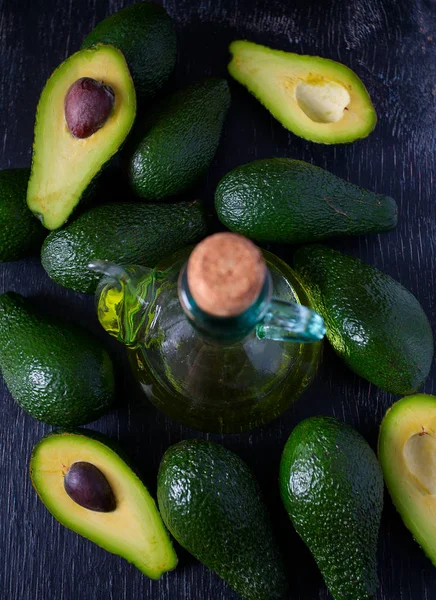 Avocadoöl Auf Hölzerner Oberfläche — Stockfoto