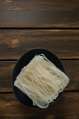 pişmemiş pirinç noodle, görünümü kapatın