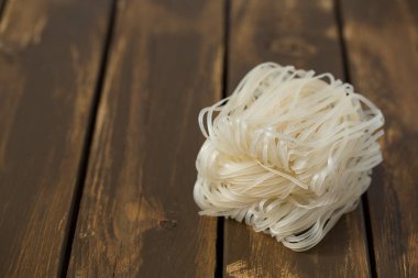 pişmemiş pirinç noodle, görünümü kapatın